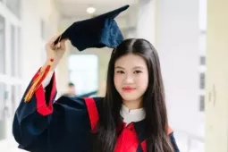 Nữ sinh chuyên Văn chinh phục top 1% SAT thế giới