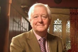 Triệu phú 80 tuổi tuyển vợ sinh con trai, chu cấp 66.000 USD/năm