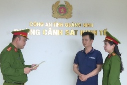 Khởi tố hai mẹ con sản xuất dấm giả từ axit và nước lã