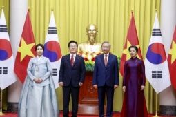 Việt Nam bắn đại bác chào đón Tổng thống Hàn Quốc Lee Jae Myung và phu nhân