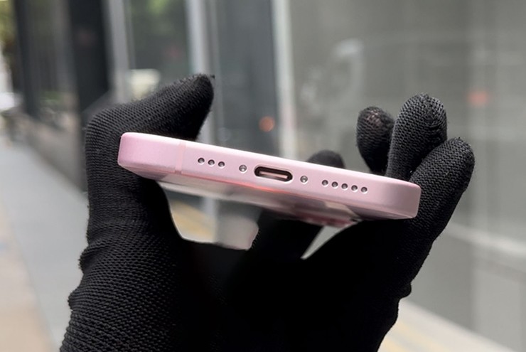 Điện thoại sử dụng cổng USB-C hiện đại.