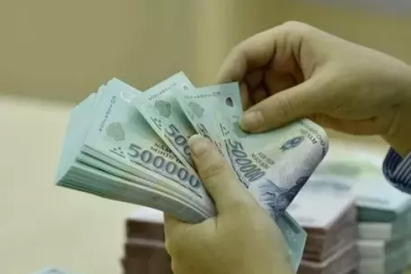 Lãi suất huy động có giảm nhưng... không đáng kể