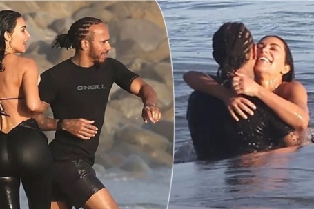 Kim Kardashian và bạn trai mới tình tứ tắm biển