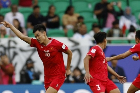 Tuyển Việt Nam: AFC báo tin vui, HLV Kim Sang Sik lại… mệt