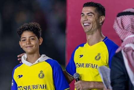Tin mới nhất bóng đá chiều 22/4: Al Nassr chuẩn bị đưa con Ronaldo lên đá với bố