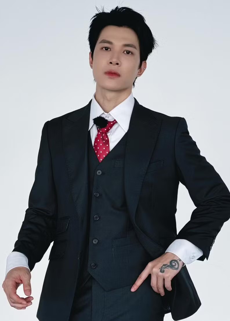 Ca sĩ Anh Tú Atus, Linh Ka lọt vào đề cử 100 gương mặt đẹp nhất thế giới năm 2026 do TC Candler bình chọn.