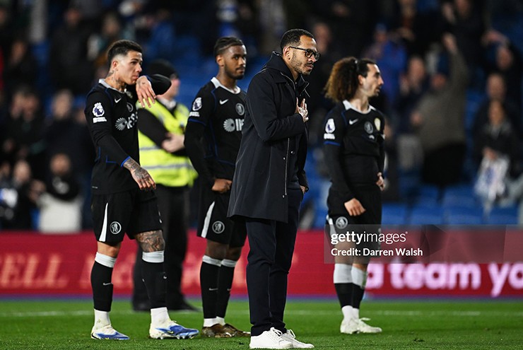 Áp lực lên chiếc ghế của HLV Rosenior ngày càng lớn