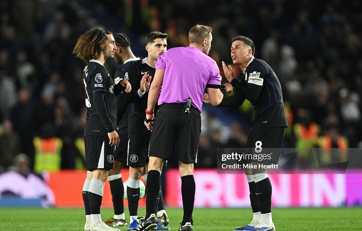 Chelsea&nbsp;ngày càng xa rời cơ hội dự Champions League