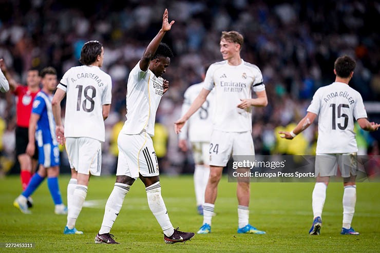 Vinicius xin lỗi người hâm mộ Real Madrid