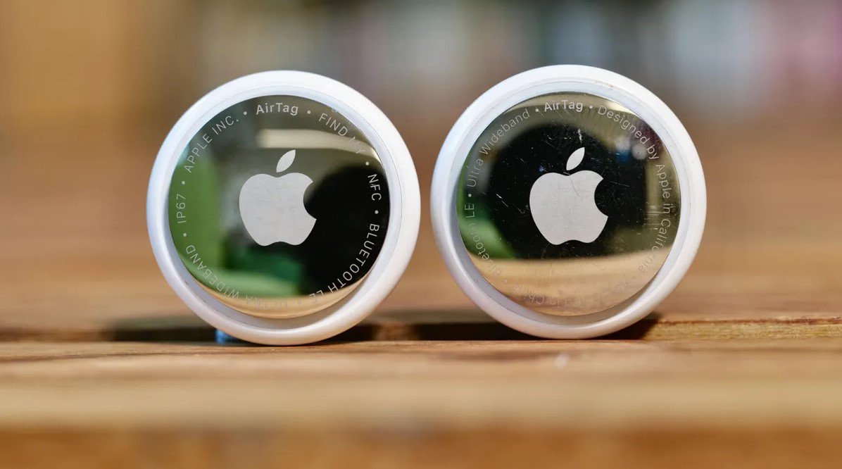 Thẻ gắn đồ AirTag.