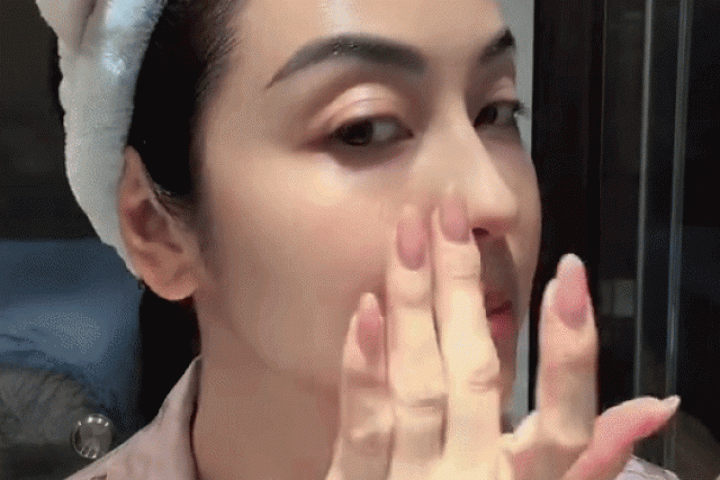 2 loại serum 'chống già' của Jennifer Phạm ở tuổi tứ tuần