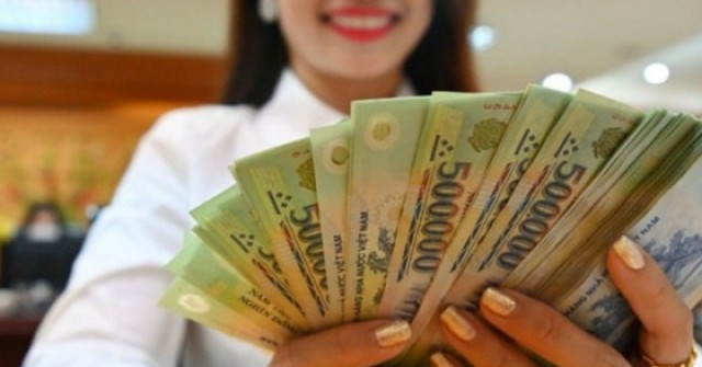 Lãi suất 6 tháng cao nhất 8,5%: Gửi tiết kiệm 100 triệu đồng được bao nhiêu tiền về tay?