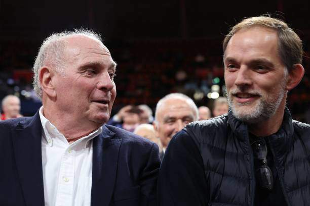 Ulie Hoeness đã không ngừng chỉ trích Tuchel kể từ khi Tuchel rời Bayern, phơi bày sự yếu kém trong đối nhân xử thế của HLV này lẫn sự cố chấp trong chiến thuật