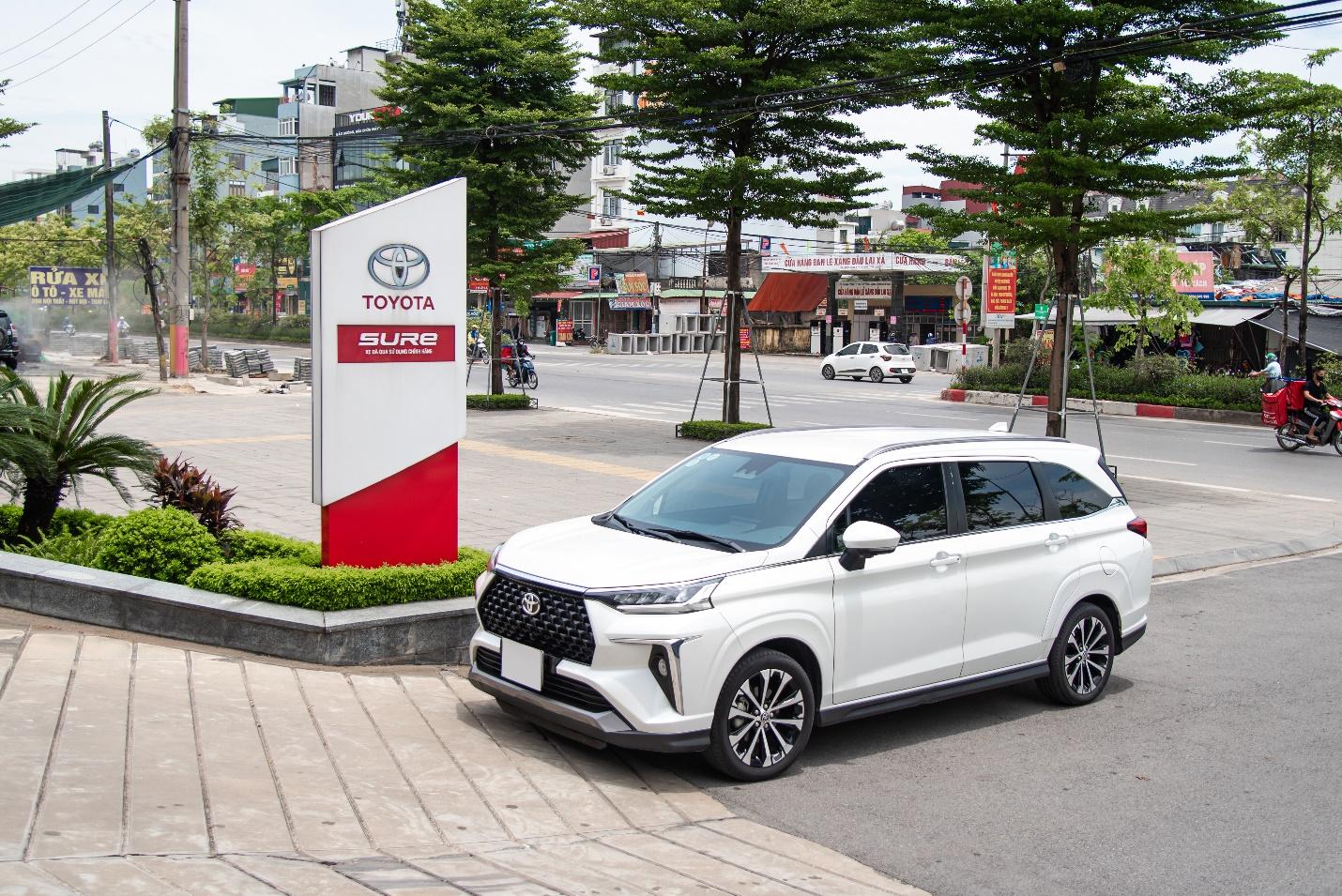 Khách hàng an tâm khi mua bán xe tại hệ thống Toyota Sure