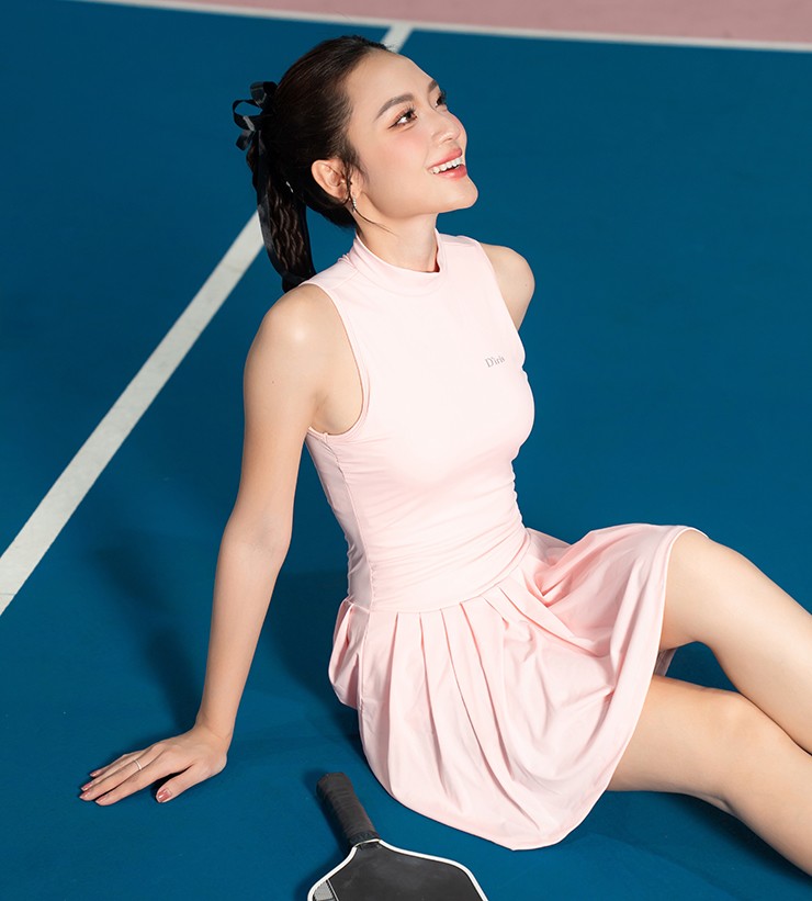 Hoa hậu Mỹ Linh khoe dáng nóng bỏng, tự xây sân pickleball vì quá đam mê - 1