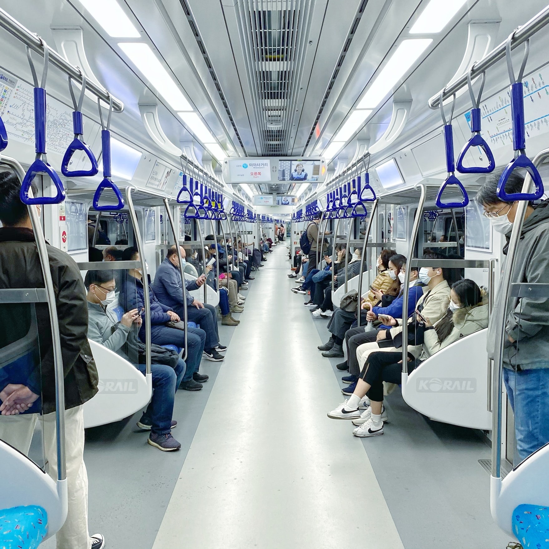 Người dân tại Seoul Hàn Quốc từ lâu đã quen sử dụng Metro như phương tiện đi lại hàng ngày. Ảnh: Sưu tầm