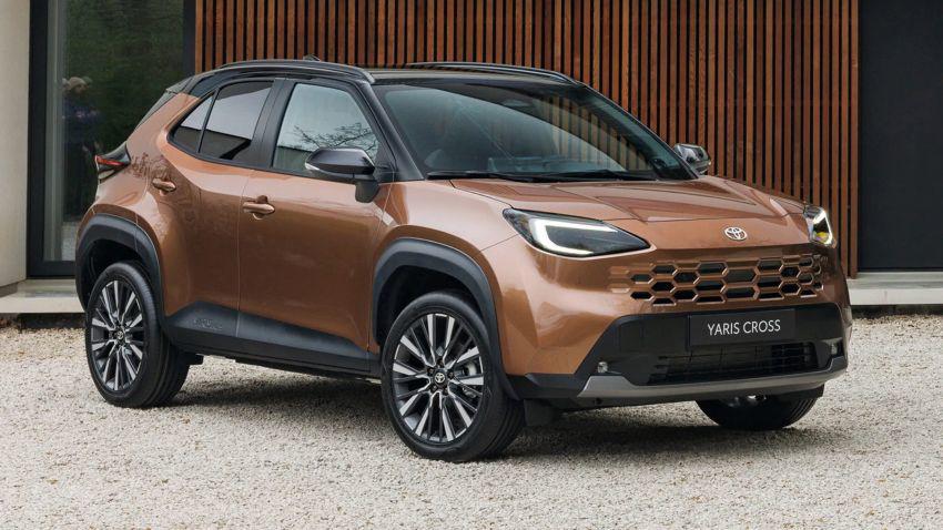 Thay đổi đáng chú ý nhất nằm ở phần đầu xe với lưới tản nhiệt mới dạng tổ ong.