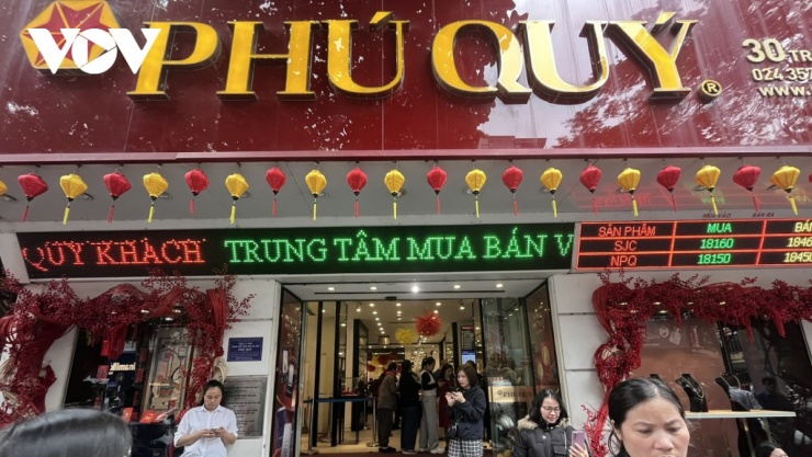 Giá vàng hạ nhiệt, nhà đầu tư quay lưng: Tiền đổ mạnh vào tiết kiệm - 3