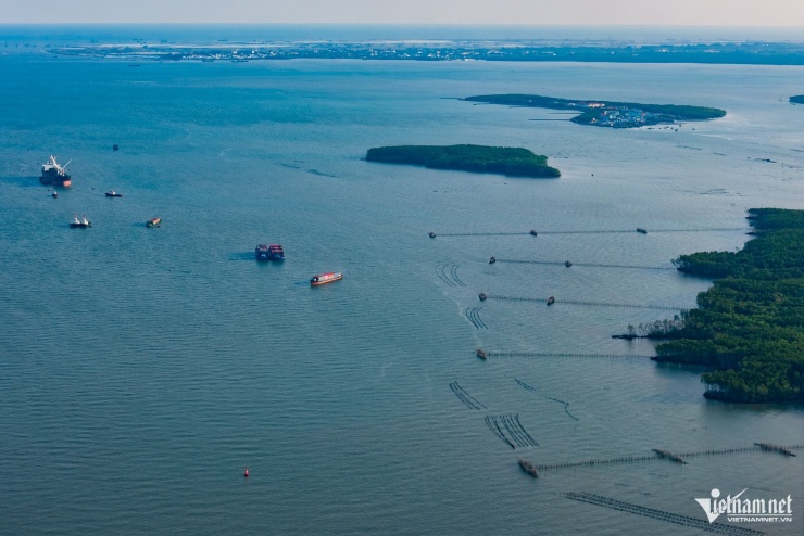 UBND TPHCM đặt ra nhiều ràng buộc với nhà đầu tư: không được chuyển nhượng dự án trong 10 năm kể từ khi được giao đất; phải giải ngân tối thiểu 50.000 tỷ đồng trong 10 năm đầu và hoàn thành toàn bộ dự án trong 20 năm. Các yêu cầu này được triển khai theo tinh thần Nghị quyết 98 và Nghị quyết 260.