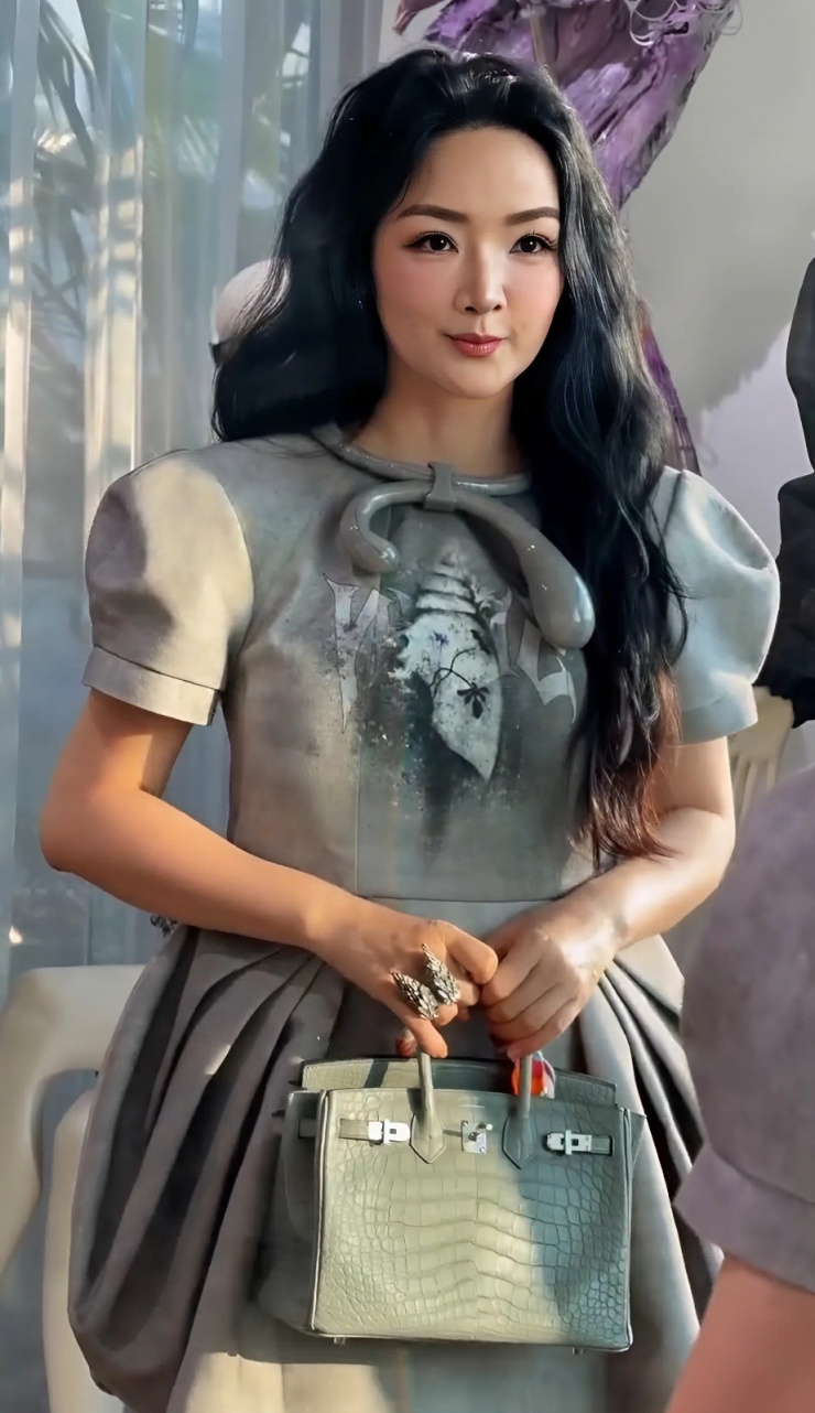 Giáng My xách túi 2,7 tỷ đồng dự sự kiện - 1