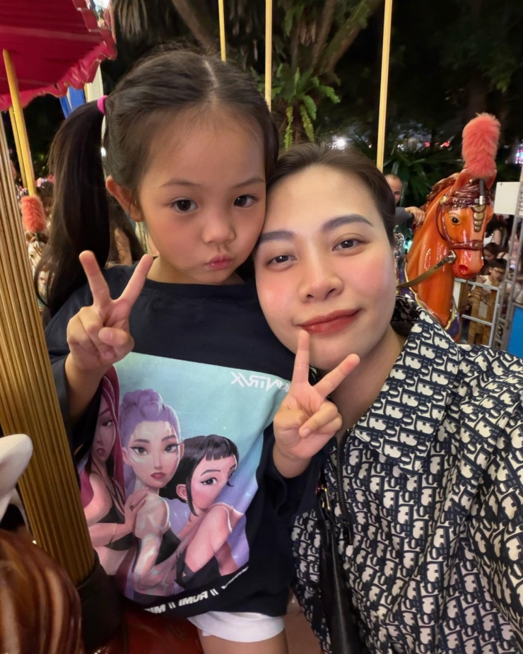 Ảnh sao 23/4: Đàm Thu Trang lo con gái Suchin có bạn trai - 4