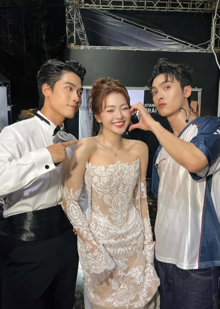 Ảnh sao 23/4: Đàm Thu Trang lo con gái Suchin có bạn trai - 6