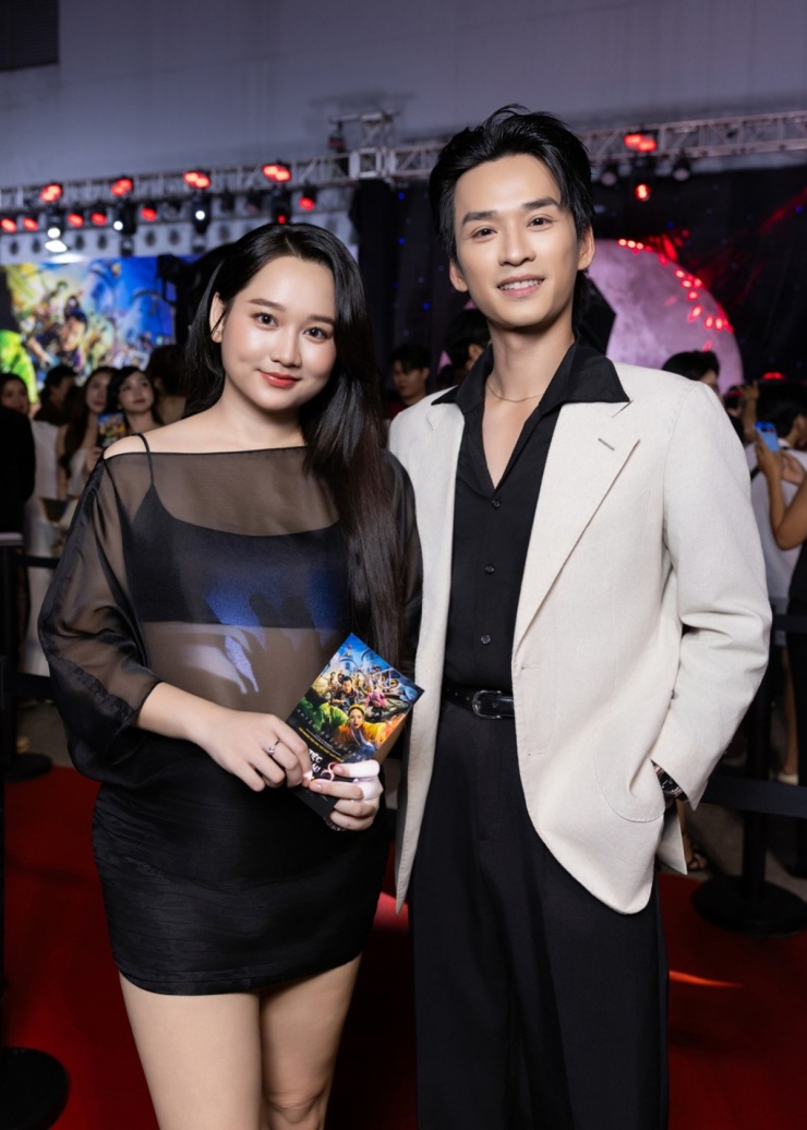 Ảnh sao 23/4: Đàm Thu Trang lo con gái Suchin có bạn trai - 10