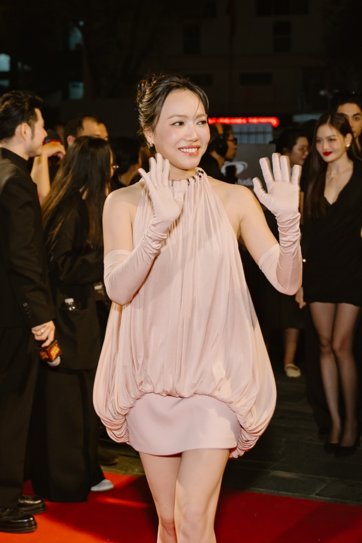 Ốc Thanh Vân trắng nõn sau thời gian nhuộm da nâu - 3