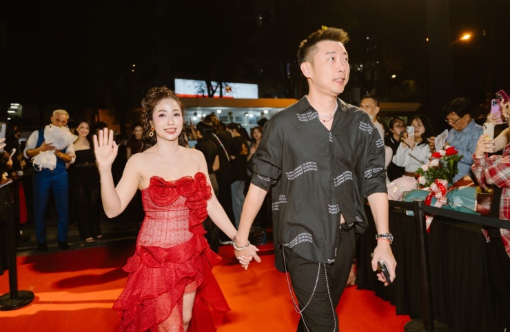 Ốc Thanh Vân trắng nõn sau thời gian nhuộm da nâu - 2