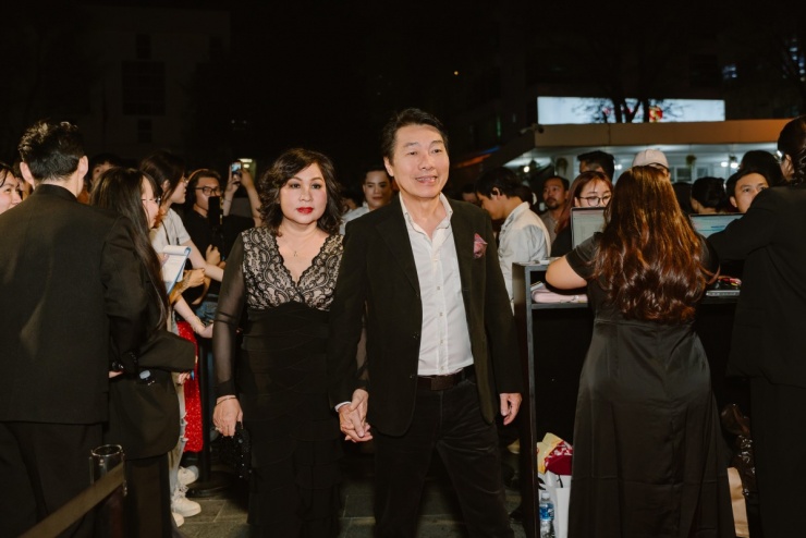 Ốc Thanh Vân trắng nõn sau thời gian nhuộm da nâu - 8