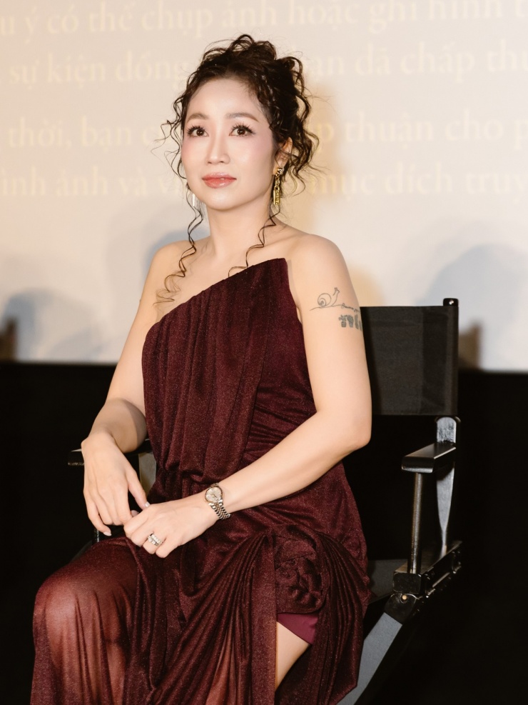 Ốc Thanh Vân trắng nõn sau thời gian nhuộm da nâu - 11