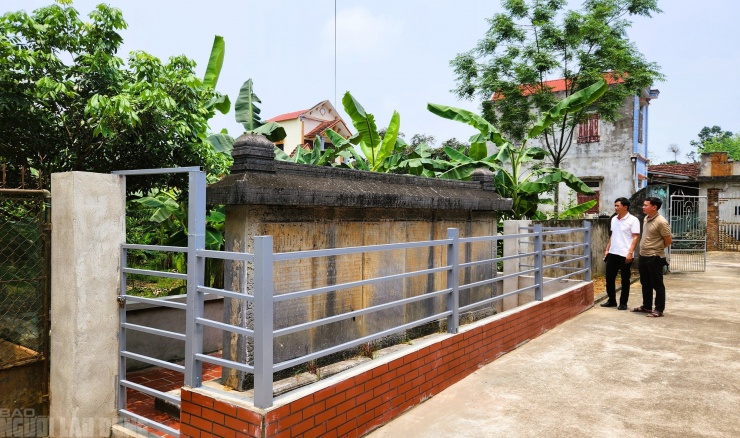 Bia cổ 300 năm ở xã Thọ Phú, tỉnh Thanh Hóa đã được địa phương tháo dỡ tường, xây tường bao tạo cảnh quan sạch đẹp