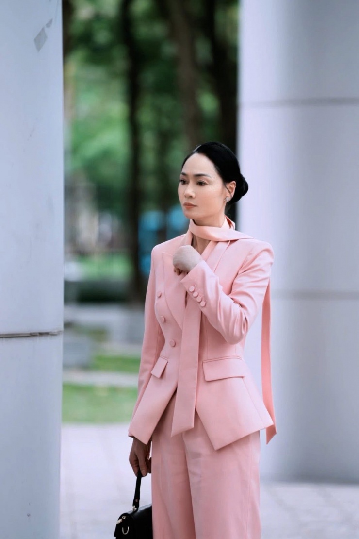 Quách Thu Phương thăng hạng với gu thời trang trung niên vạn người mê - 3