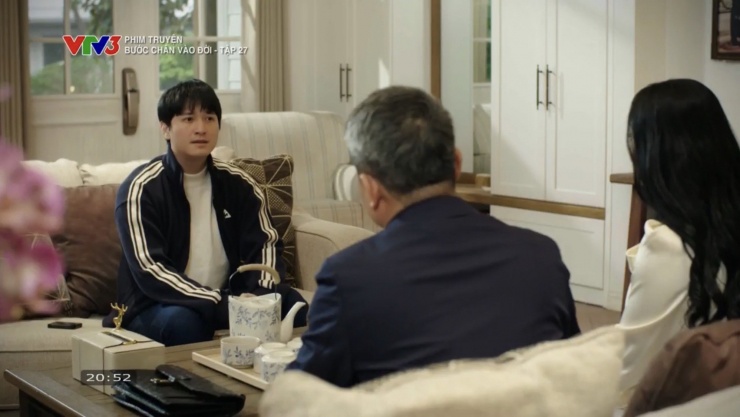 Quân đồng ý đi du học nhưng yêu cầu bố mẹ không được làm gì ảnh hưởng tới 3 chị em Thương. Ảnh VTV