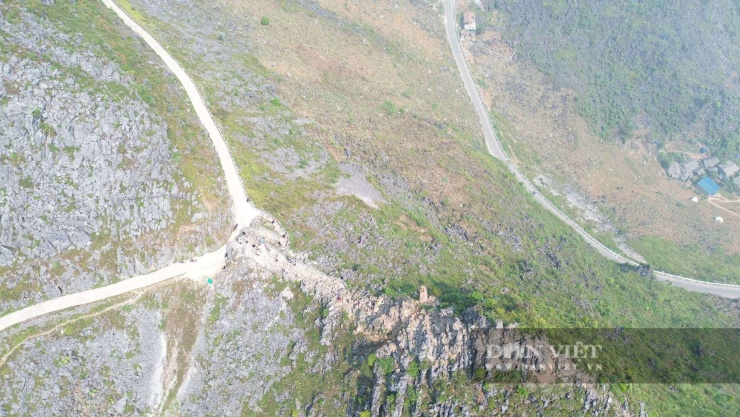 Mỏm đá tử thần trên cao nguyên đá Đồng Văn chính thức mở cửa trở lại sau thời gian tạm dừng để cải tạo, nâng cấp hạ tầng đảm bảo an toàn cho du khách.