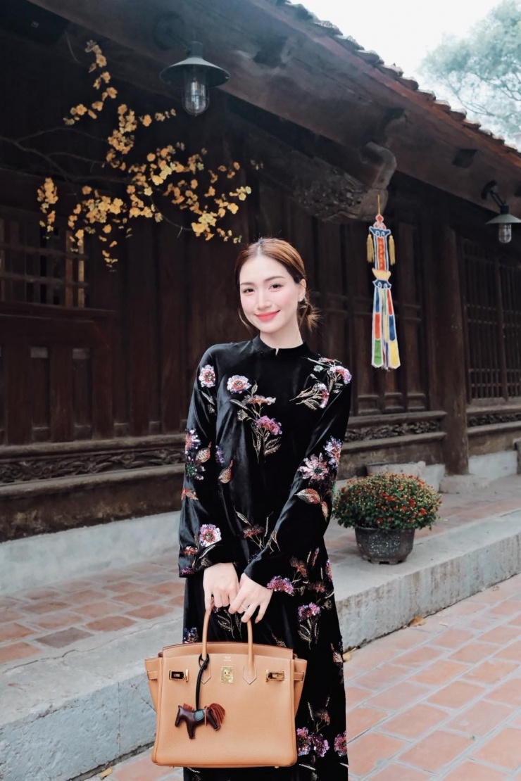 Hòa Minzy phối set đồ hơn 900 triệu đồng đi du lịch cùng bạn trai - 8