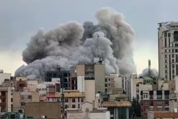 Mỹ kêu gọi công dân rời Iran ngay khi Tehran mở lại không phận