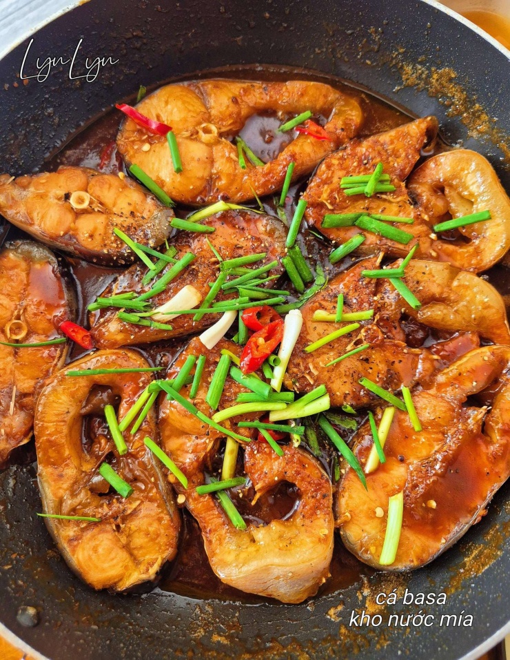 So với nhiều loại cá nước ngọt khác như cá rô hay cá chép, cá basa có hàm lượng chất béo cao hơn