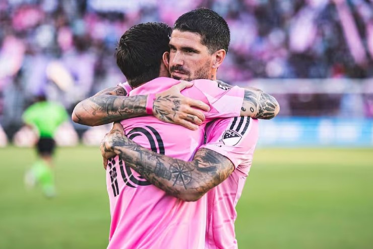 "Cận vệ" của Messi lập siêu phẩm, Luis Suarez cũng không chịu kém cạnh