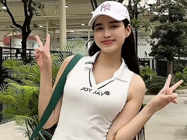 Đỗ Thị Hà khoe dáng khi đi chơi pickleball cùng chồng thiếu gia