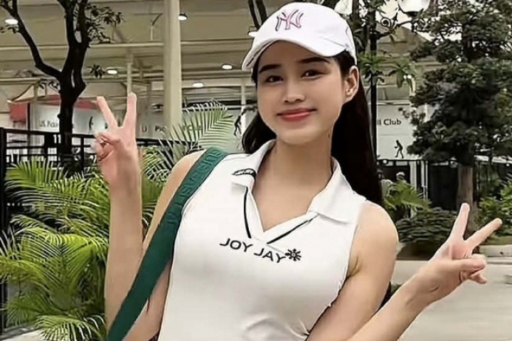 Đỗ Thị Hà khoe dáng khi đi chơi pickleball cùng chồng thiếu gia