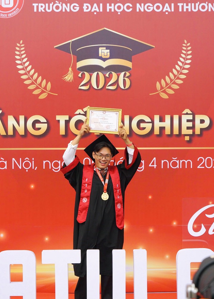 Bảng thành tích dày đặc của nam sinh Ngoại thương vừa tốt nghiệp xuất sắc - 1