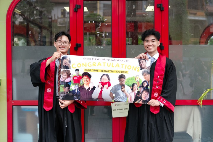 Bảng thành tích dày đặc của nam sinh Ngoại thương vừa tốt nghiệp xuất sắc - 11