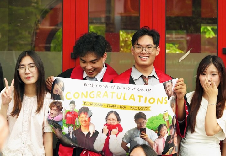 Bảng thành tích dày đặc của nam sinh Ngoại thương vừa tốt nghiệp xuất sắc - 12