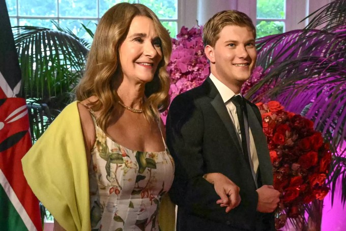 Melinda French Gates và con trai. Ảnh: AFP
