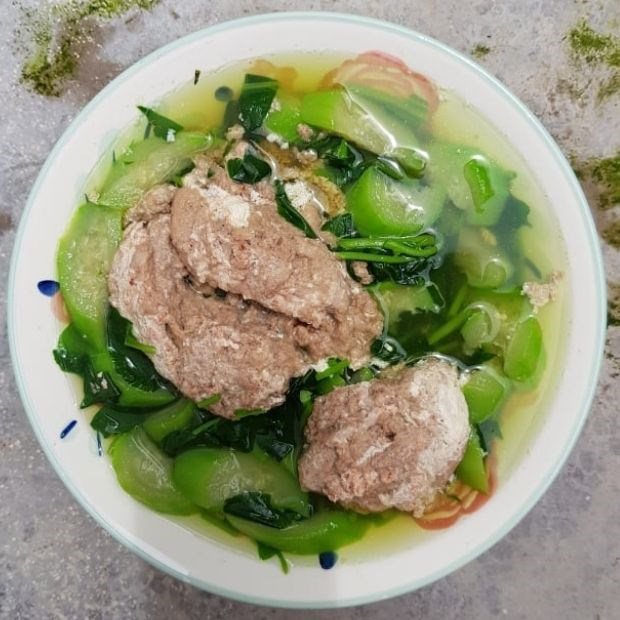 Canh cua nấu mồng tơi, mướp hương – gương mặt quen thuộc trong mâm cơm ngày hè của các gia đình miền Bắc.