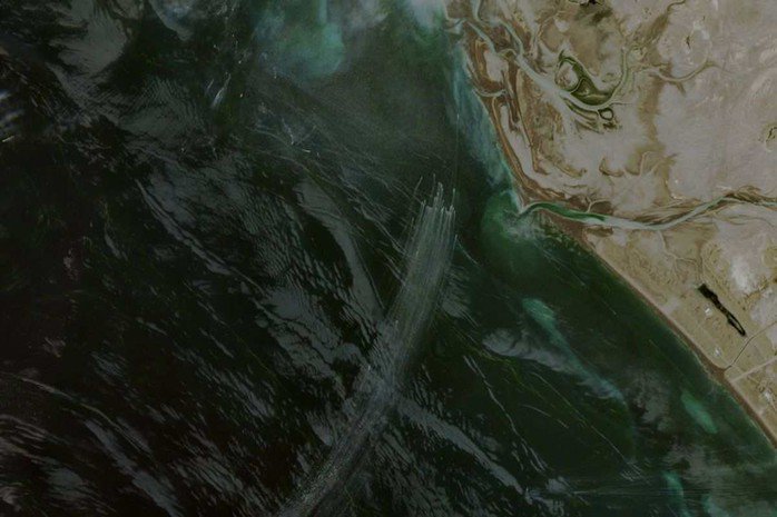 Một số người dùng mạng xã hội X nhận định hình ảnh vệ tinh cho thấy Iran tiếp tục rải thủy lôi tại eo biển Hormuz. Ảnh: WarMonitor/X