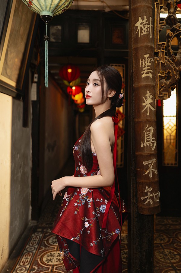 Người đẹp chỉ đăng hình ảnh cũ cách đây ít tháng và không cập nhật những hình ảnh mới của mình.