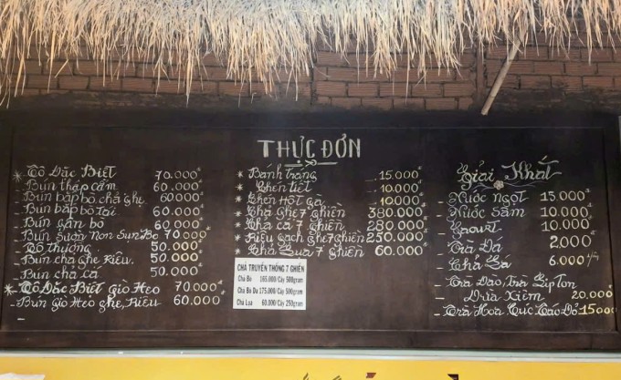 Bảng giá mới của quán bún bò trên đường Lê Văn Thọ, phường Thông Tây Hội (TP HCM). Ảnh: Thi Hà