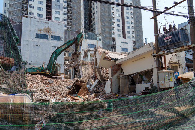 Căn nhà số 27 Trần Quý Cáp bị đổ sập hoàn toàn